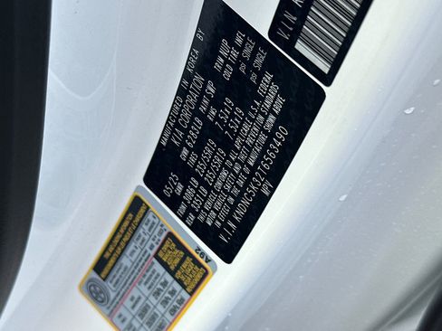 Used 2026 Kia Carnival EX image 35