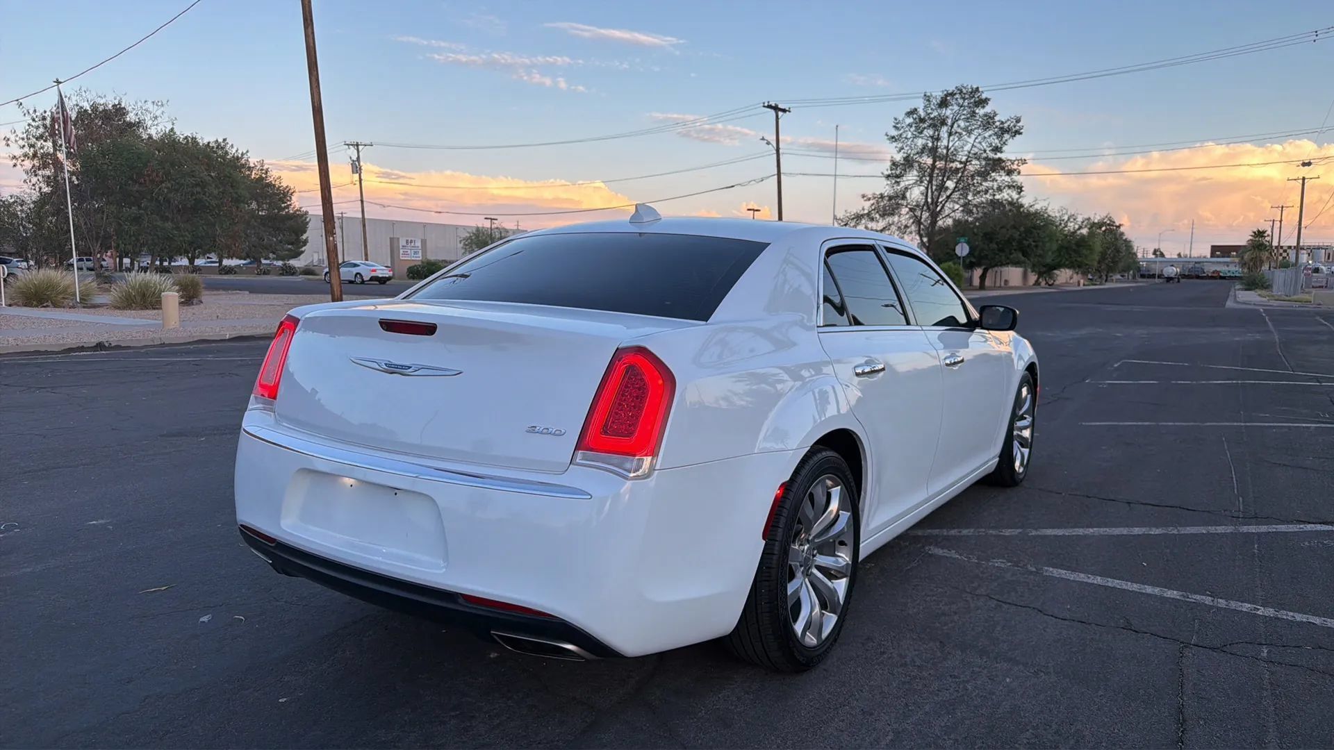 Used 2019 Chrysler 300 Limited RWD image 5