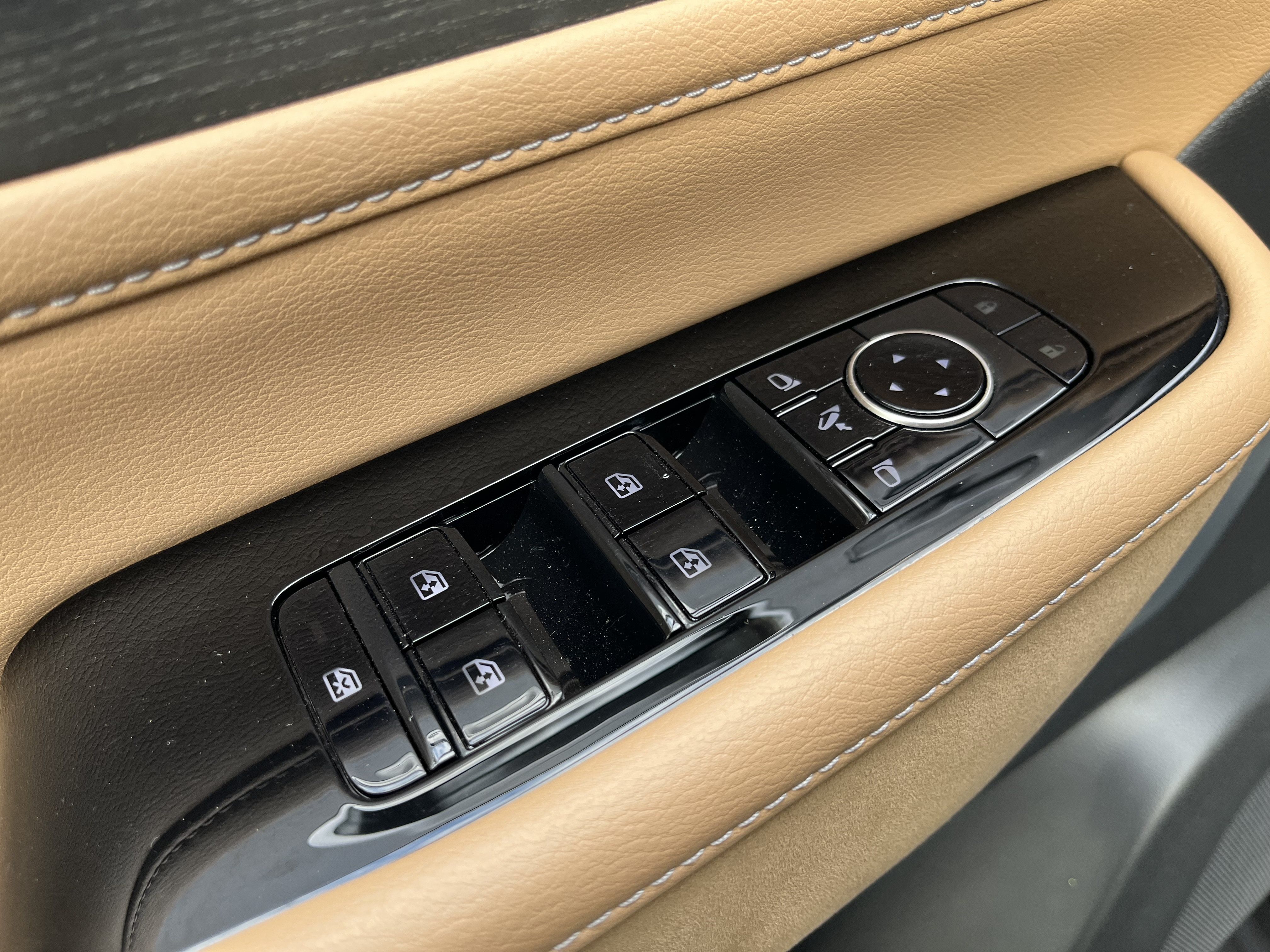 Used 2025 INFINITI QX80 Sensory AWD/4WD image 16