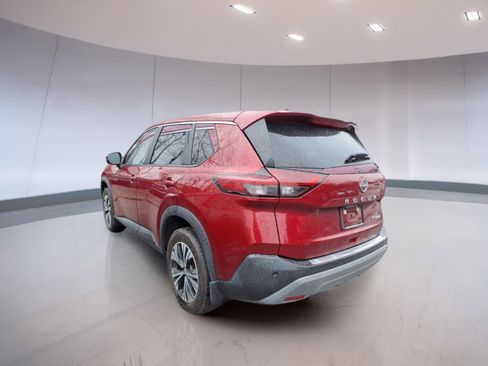 Used 2023 Nissan Rogue SV image 3