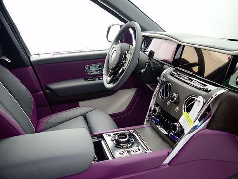Used 2025 Rolls-Royce Cullinan AWD/4WD image 37