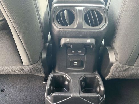 Used 2022 Jeep Gladiator Sport AWD/4WD image 14