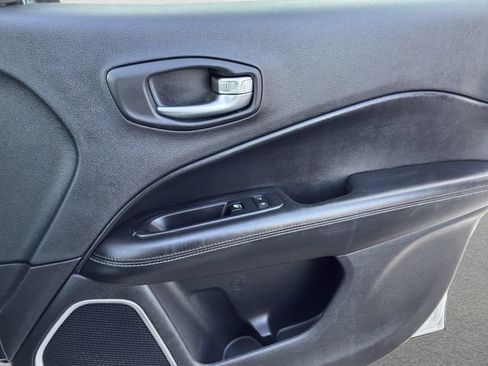 Used 2019 Jeep Compass Latitude w/ Popular Equipment Group image 21