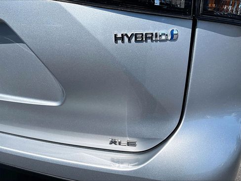 Used 2023 Toyota Highlander XLE AWD/4WD image 8