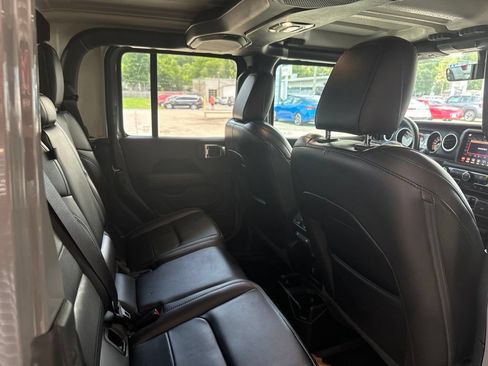 Used 2021 Jeep Gladiator Overland AWD/4WD image 18