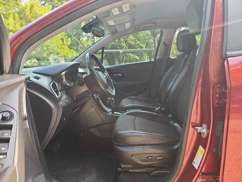 Used 2022 Chevrolet Trax LT w/ Driver Confidence Package image 16