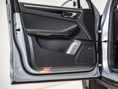 Certified 2026 Porsche Macan AWD/4WD image 25