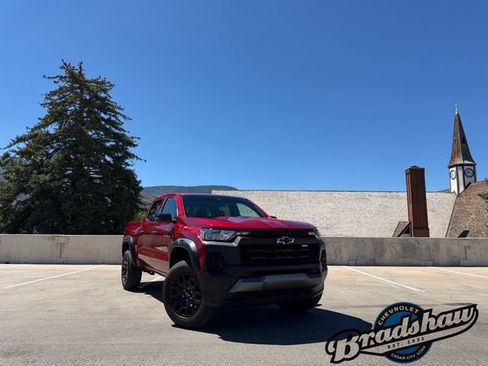 Used 2023 Chevrolet Colorado Trail Boss w/ Technology Package AWD/4WD image 2