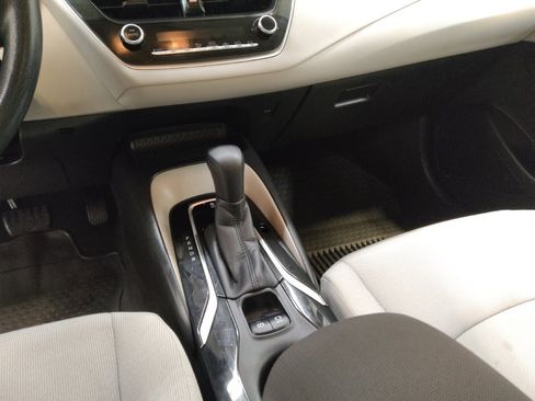 Used 2021 Toyota Corolla LE image 26