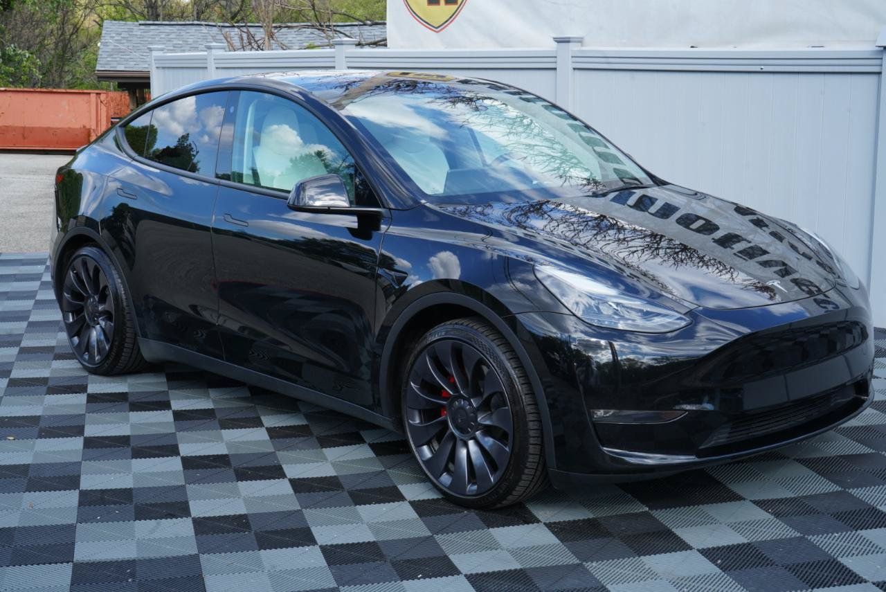 Used 2023 Tesla Model Y Performance AWD/4WD image 2