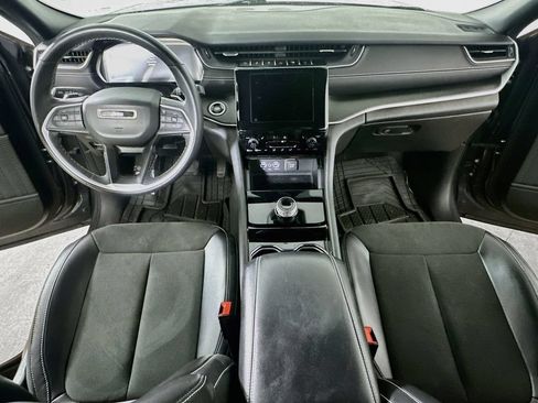 Used 2023 Jeep Grand Cherokee Altitude AWD/4WD image 16