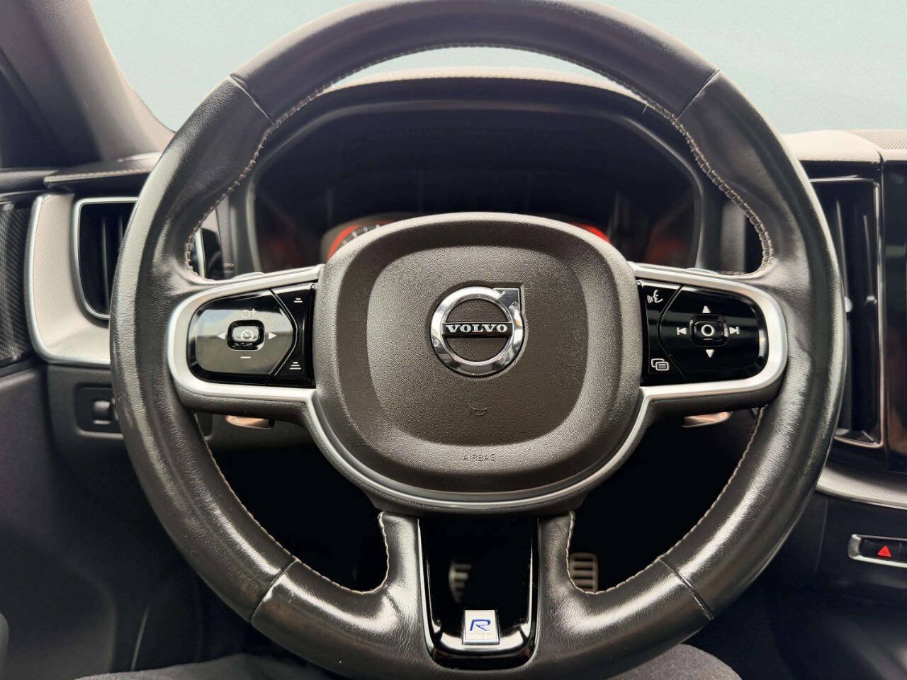 Used 2020 Volvo XC60 T5 R-Design w/ Protection Package AWD/4WD image 33