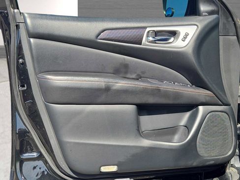 Used 2020 Nissan Pathfinder SL FWD image 21