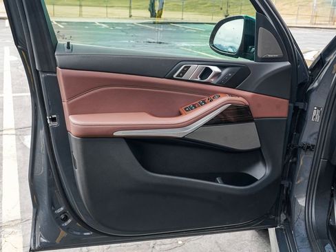 Used 2024 BMW X5 xDrive40i w/ M Sport Package image 9