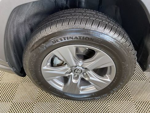 Used 2023 Toyota RAV4 LE AWD/4WD image 5