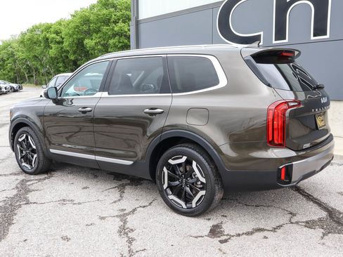 Used 2025 Kia Telluride S FWD image 6