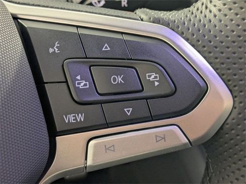 Used 2026 Volkswagen Tiguan SE R-Line image 18