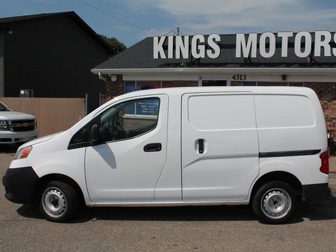 Used 2018 Nissan NV200 S w/ Back Door Glass Package image 2
