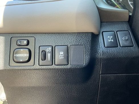 Used 2013 Toyota RAV4 Limited AWD/4WD image 27