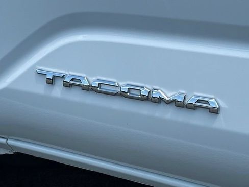 Certified 2024 Toyota Tacoma SR5 AWD/4WD image 16