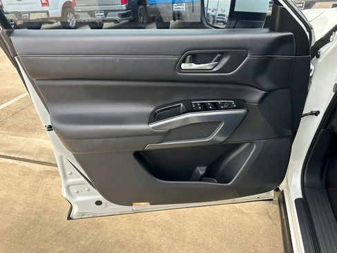 Used 2022 Nissan Pathfinder SL image 9