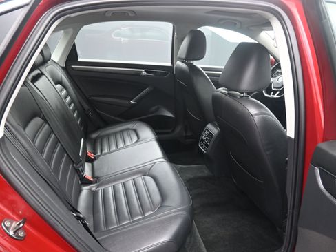 Used 2017 Volkswagen Passat 1.8T SEL Premium FWD image 18
