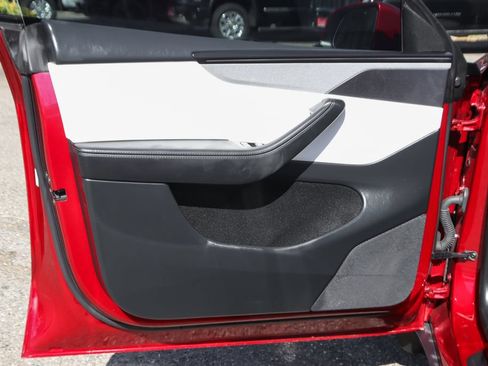 Used 2026 Tesla Model Y Long Range RWD image 16