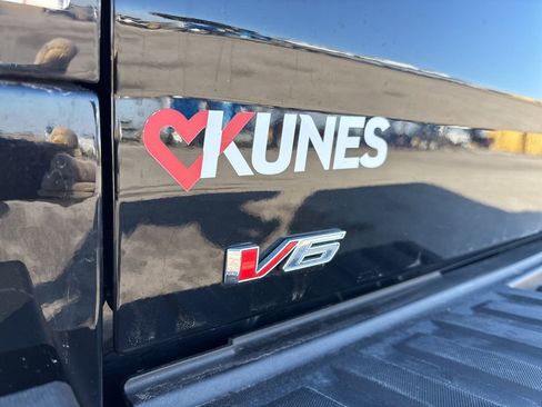 Used 2022 GMC Canyon Elevation w/ Elevation Premium Package image 15