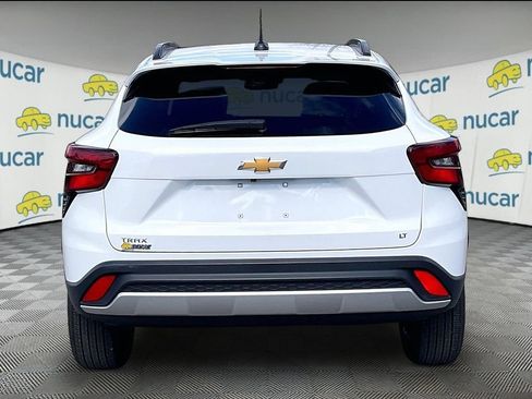 Used 2025 Chevrolet Trax LT w/ LT Convenience Package FWD image 5