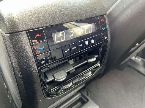 Used 2023 Jeep Grand Cherokee L Overland w/ Luxury Tech Group IV AWD/4WD image 41