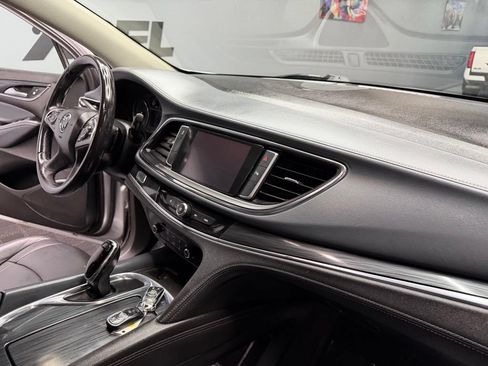 Used 2018 Buick Enclave Essence FWD image 52