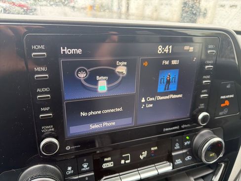 Used 2021 Toyota Highlander LE image 18