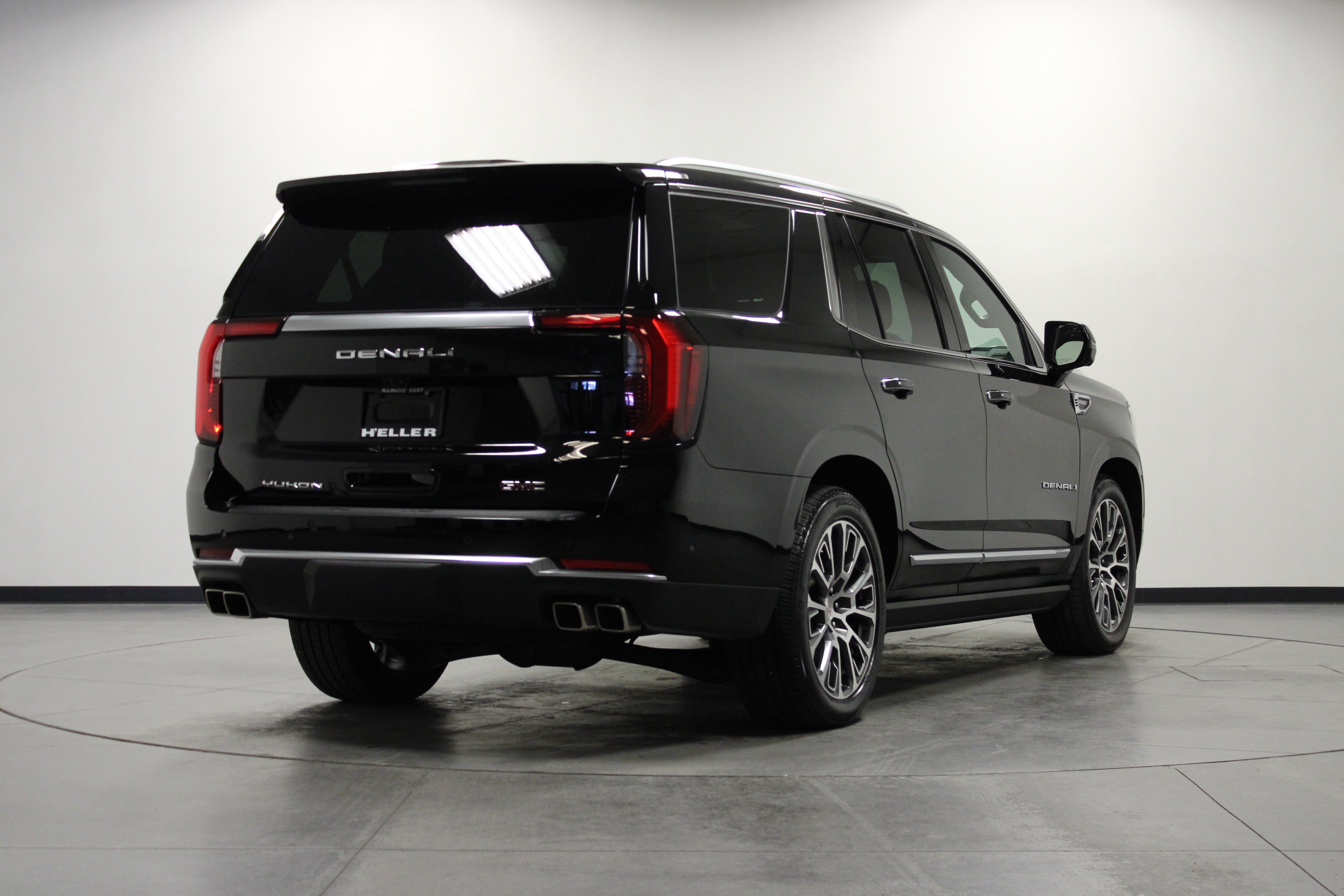 Used 2025 GMC Yukon Denali w/ Denali Reserve Package AWD/4WD image 4
