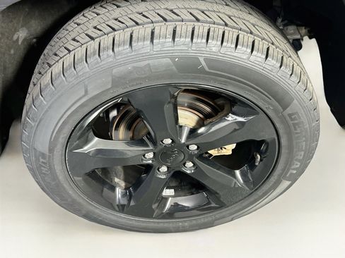 Used 2023 Jeep Grand Cherokee Altitude image 30