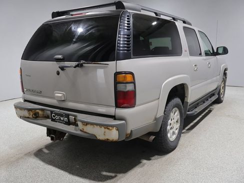 Used 2006 Chevrolet Suburban Z71 w/ Z71 Preferred Equipment Group AWD/4WD image 2