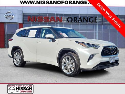 Used 2022 Toyota Highlander Limited FWD image 1
