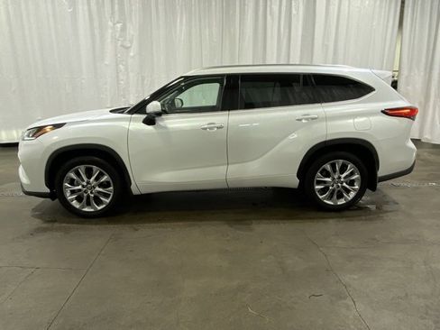Used 2023 Toyota Highlander Limited image 7