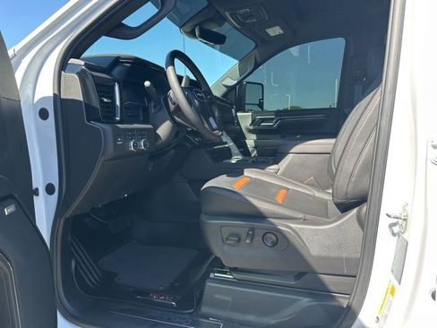Used 2024 GMC Sierra 2500 AT4 w/ AT4 Premium Plus Package image 11