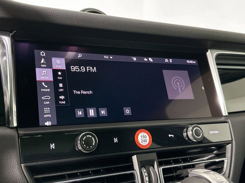 Certified 2025 Porsche Macan image 21