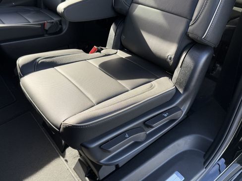 New 2026 Chevrolet Suburban Premier image 31