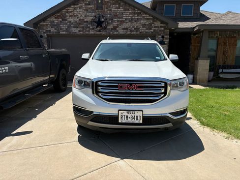 Used 2019 GMC Acadia SLT FWD image 2