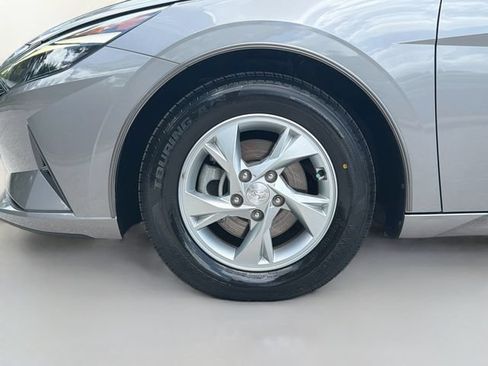 Used 2021 Hyundai Elantra SE FWD image 40