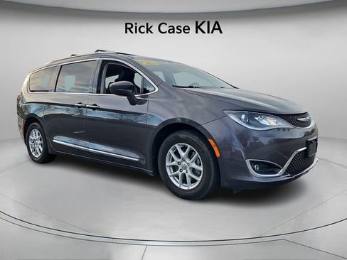 Used 2020 Chrysler Pacifica Touring-L image 9