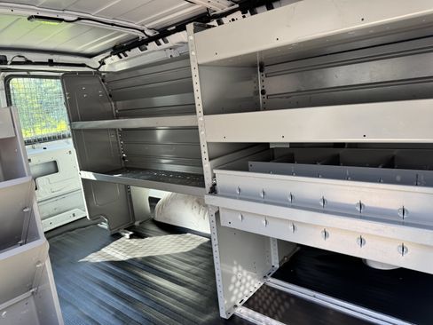Used 2015 Chevrolet Express 2500 RWD image 25
