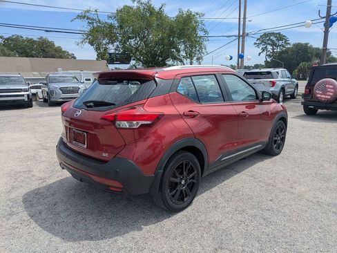 Used 2020 Nissan Kicks SR w/ SR Premium Package FWD image 3