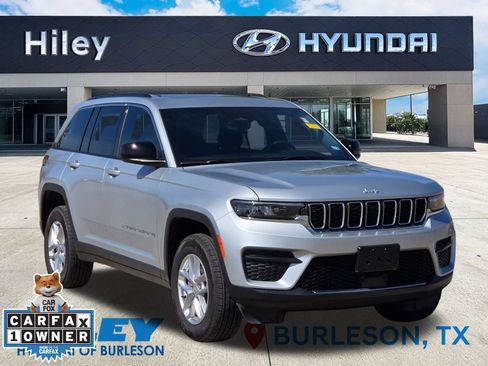 Used 2025 Jeep Grand Cherokee Laredo X RWD image 2