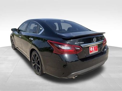 Used 2017 Nissan Altima 2.5 SR w/ Midnight Edition Package FWD image 7
