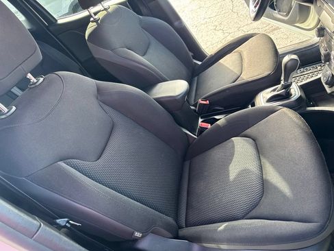 Used 2020 Jeep Renegade Altitude AWD/4WD image 32