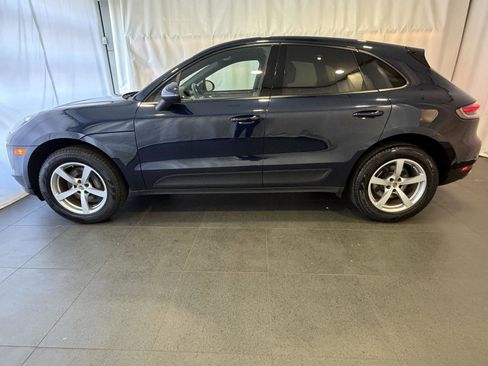 Certified 2020 Porsche Macan image 2