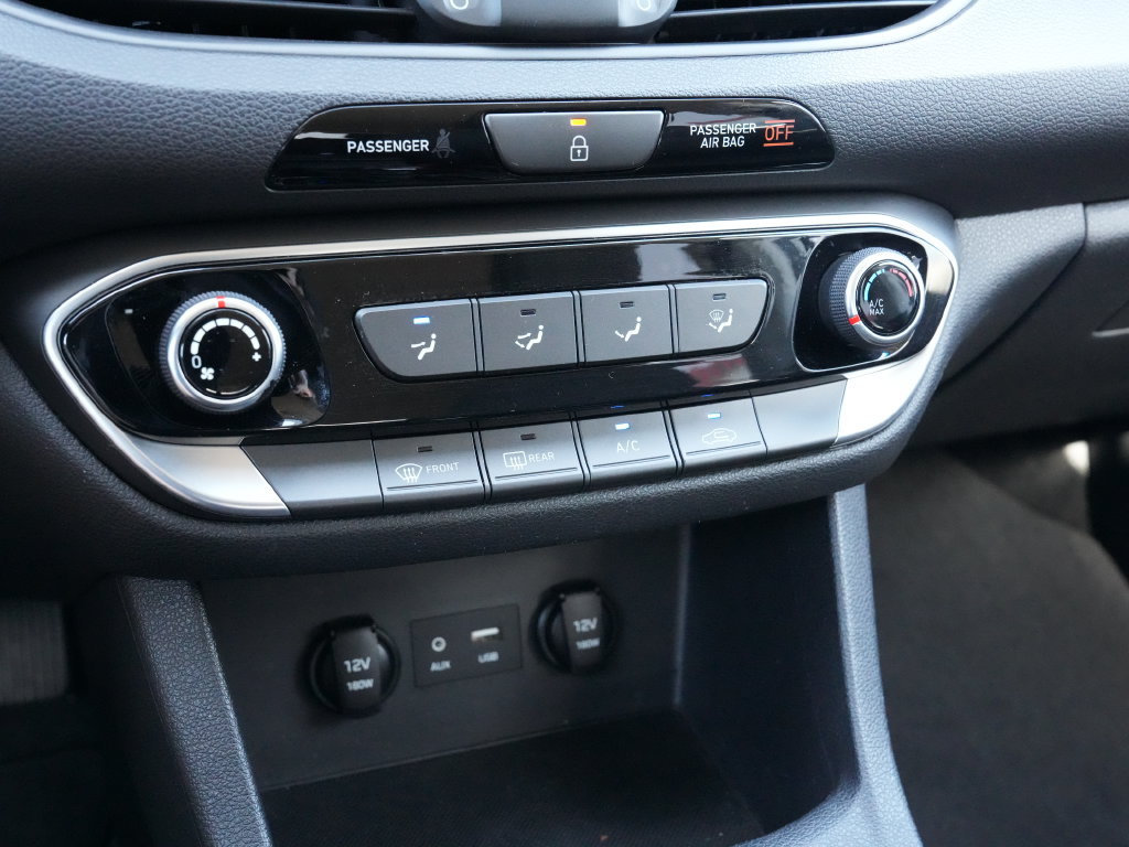 Used 2018 Hyundai Elantra GT FWD image 31
